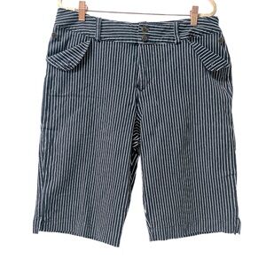 Mountain Lake Jean Shorts‎ Blue and white pinstripe women’s size 14 ((4038)